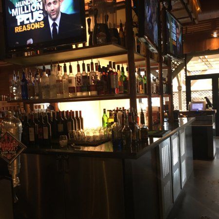 Red Tail Bar & Grill